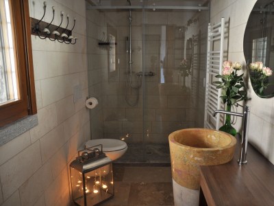 Finca Cascina Borchina Violetta Landgut Traumseeblick - Features photo 24