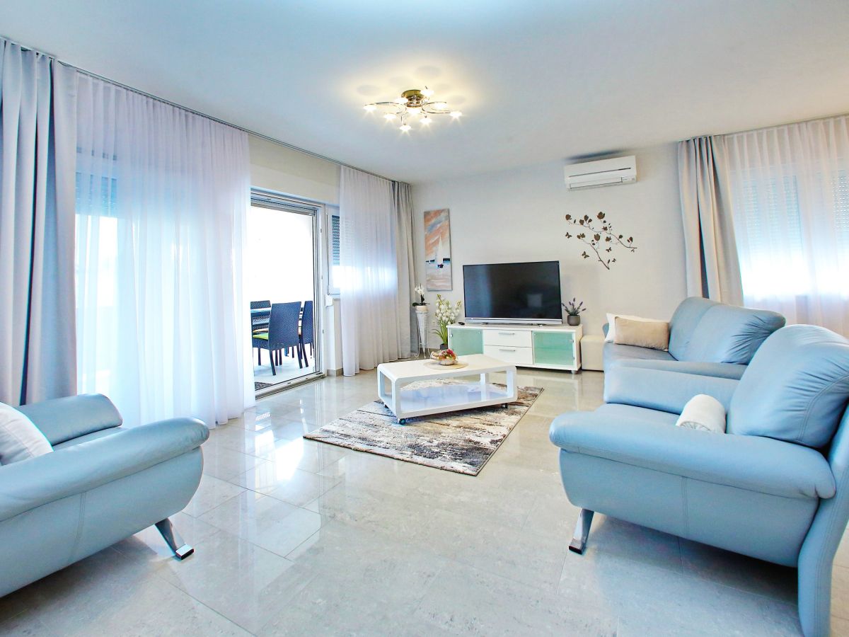 Holiday apartment Maestral