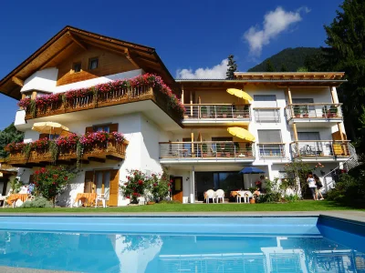 Holiday apartment Haus Rosengarten A&B in Dorf Tirol - Holiday apartment