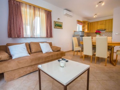 Holiday apartment Mir with private pool - Features photo 5