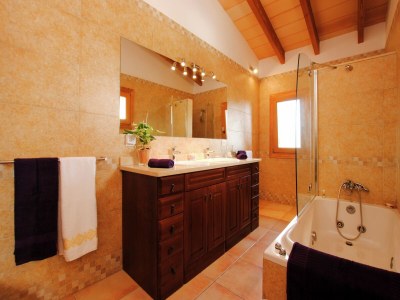 Cottage Villa in Mallorca with Private Pool - Features photo 17