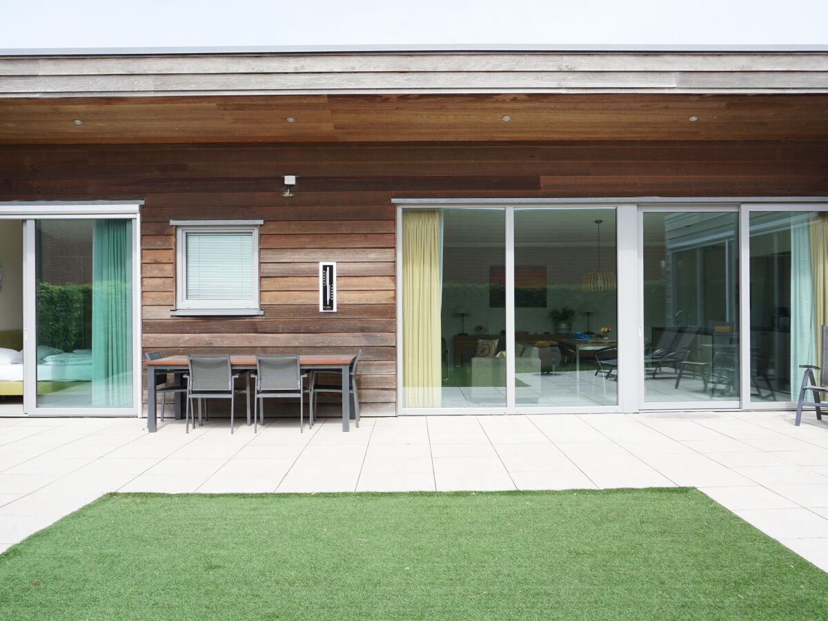 Holiday house - No title -