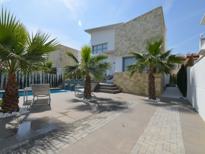 Villa Villa with Garden & Roof Deck in Torrevieja Region - Villa