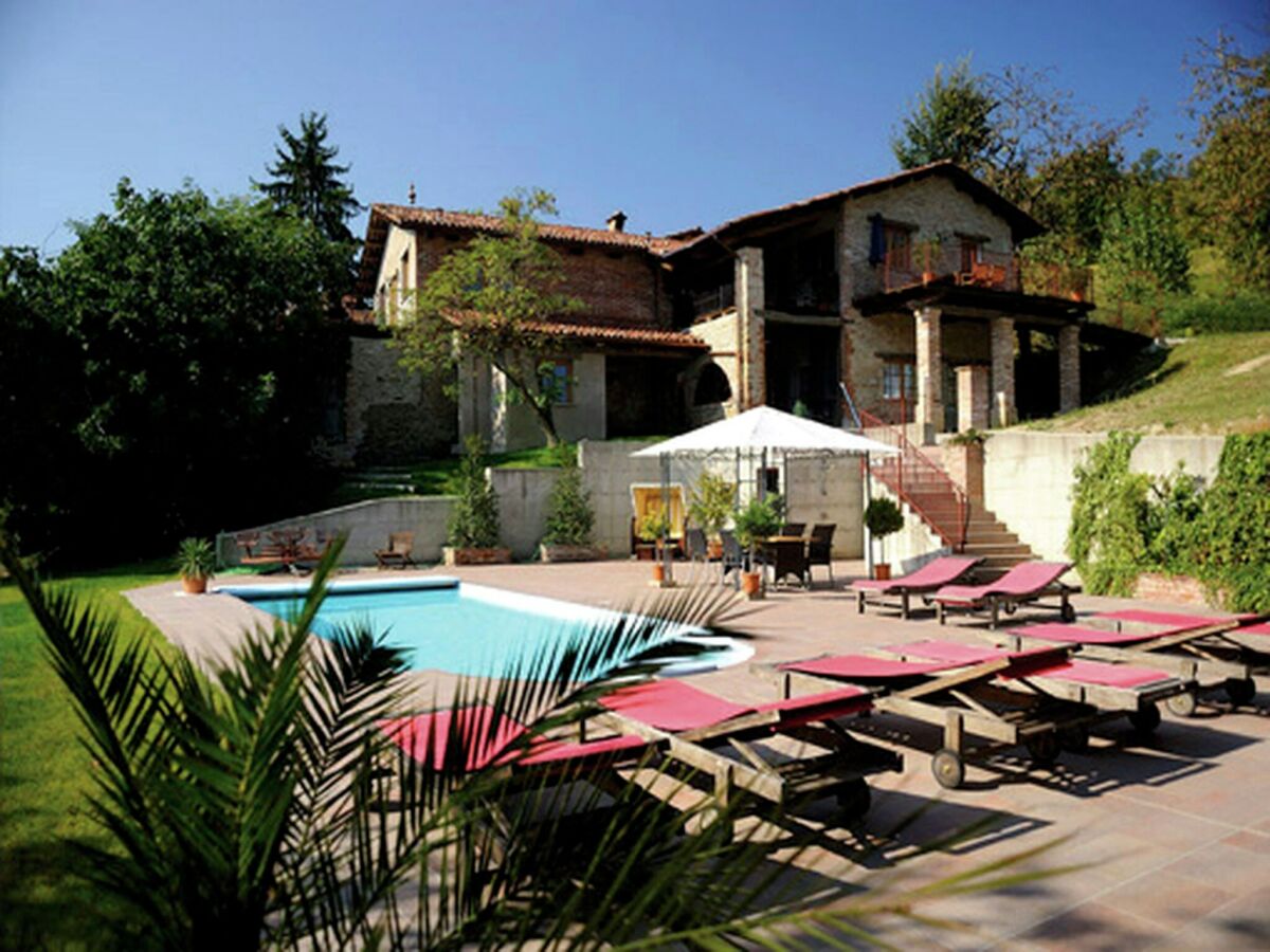 Cottage Mansion in Langhe with Pool and Winery Charm
