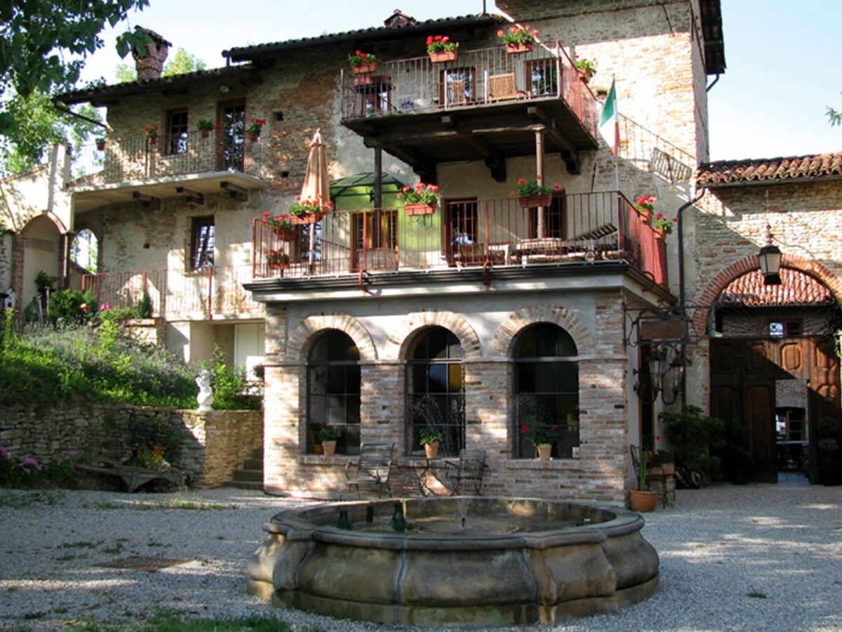 Cottage Mansion in Langhe with Pool and Winery Charm - Outdoor photo 3