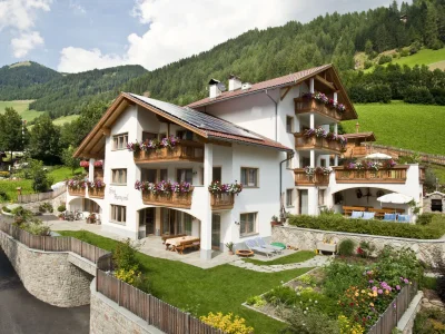Holiday apartment At Haus Alpenjuval in Vintl - Pfunders - Holiday apartment