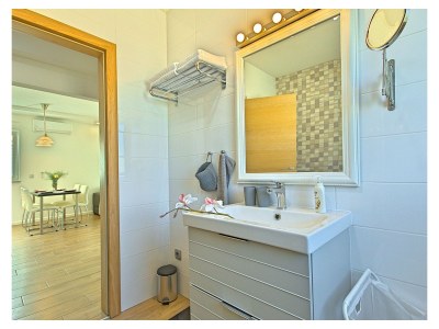 Holiday apartment Villa Luka Apartment Gray mit Pool - Features photo 32