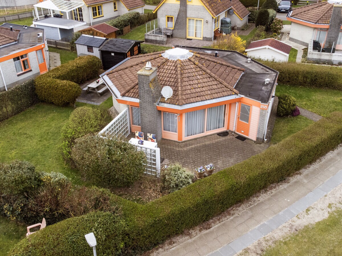 Bungalow Zeester 218 in Strandslag park