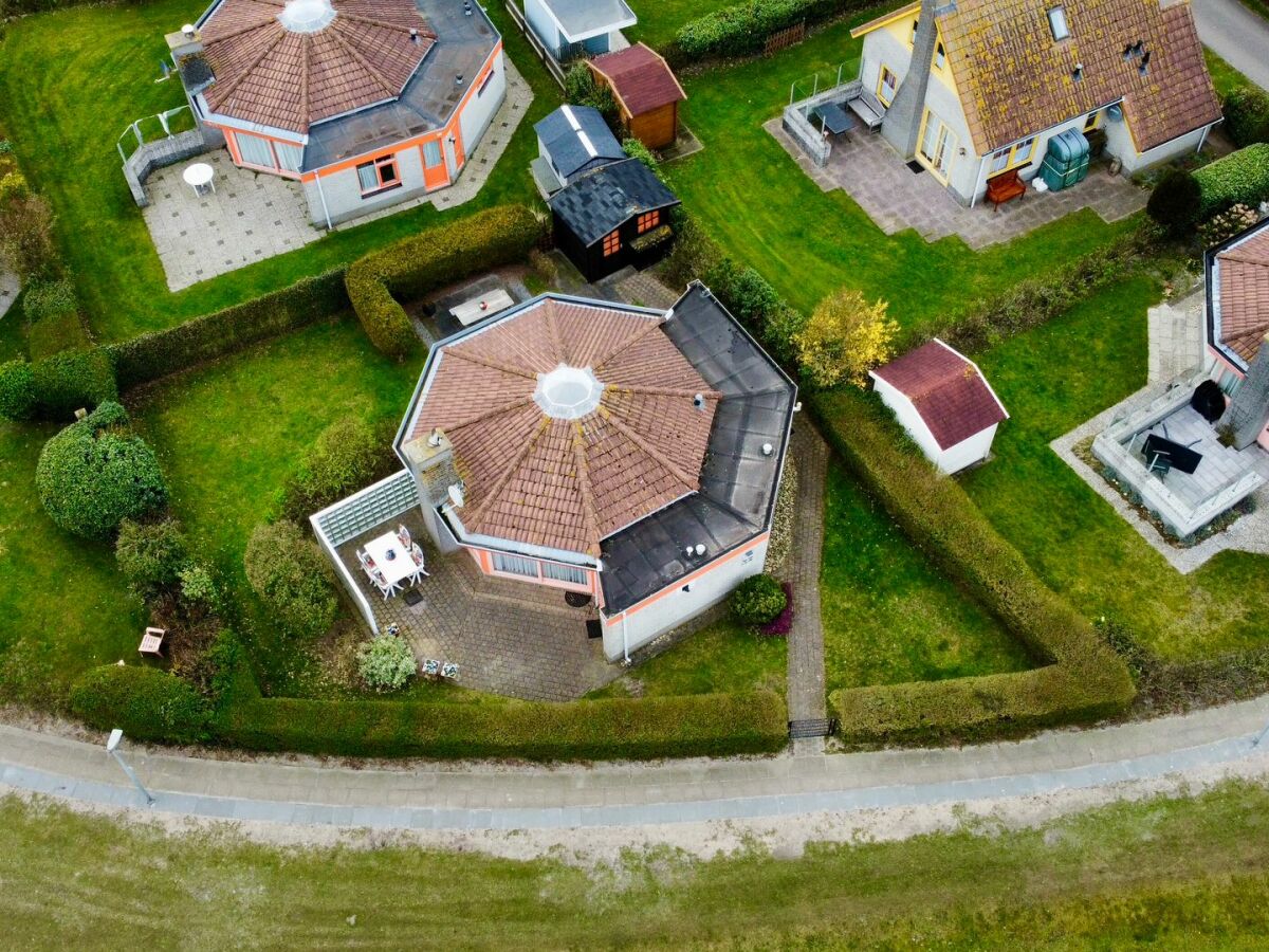 Bungalow Zeester 218 in Strandslag park - Outdoor photo 3