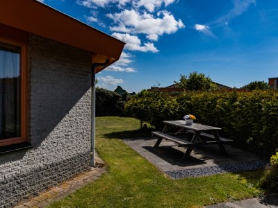 Bungalow Zeester 218 in Strandslag park - Outdoor photo 7