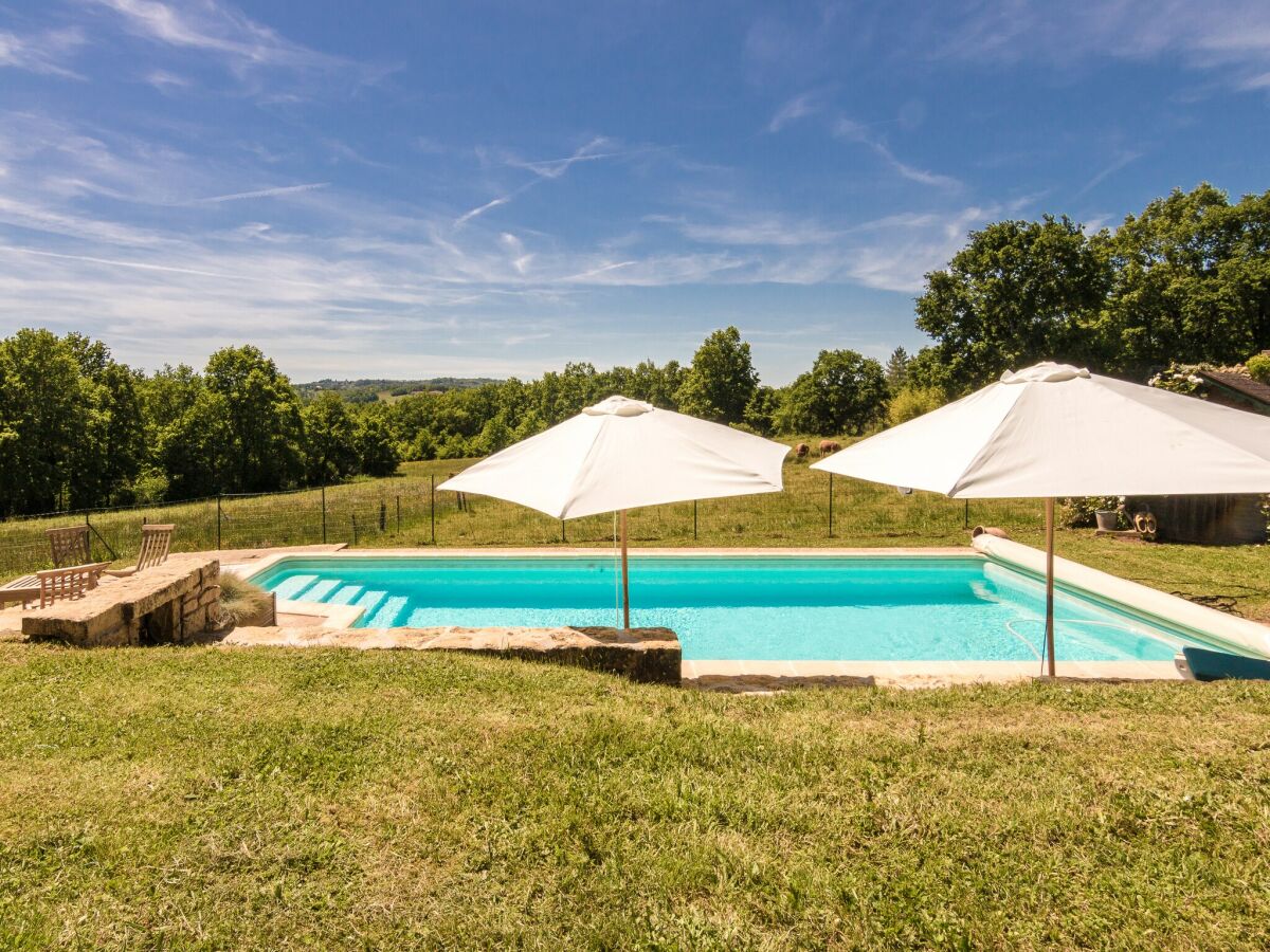 Villa Villa mit Pool in Corrèze - Outdoor photo 2