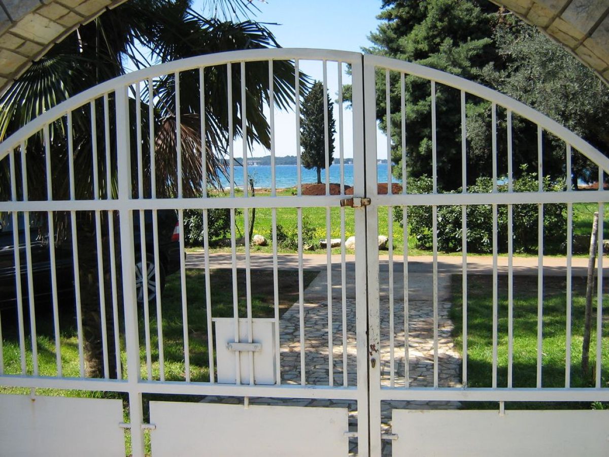 Holiday apartment Maslina A - Outdoor photo 3