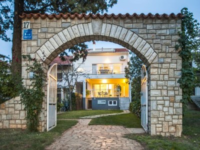 Holiday apartment Maslina A - Outdoor photo 2