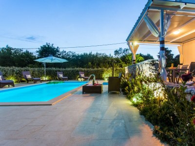 Villa West Wing with beautiful heated pool - Outdoor photo 18