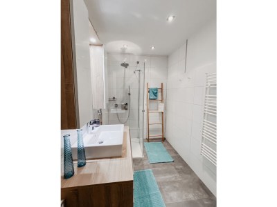 Apartment with lake view - Features photo 12