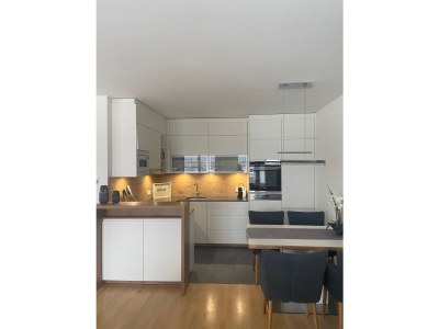 Apartment with lake view - Features photo 17