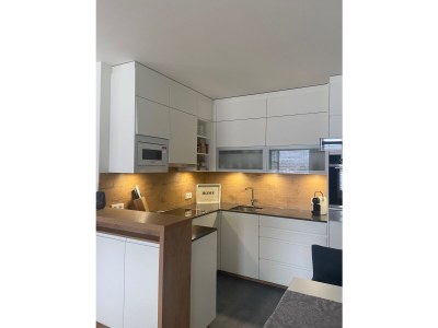 Apartment with lake view - Features photo 18