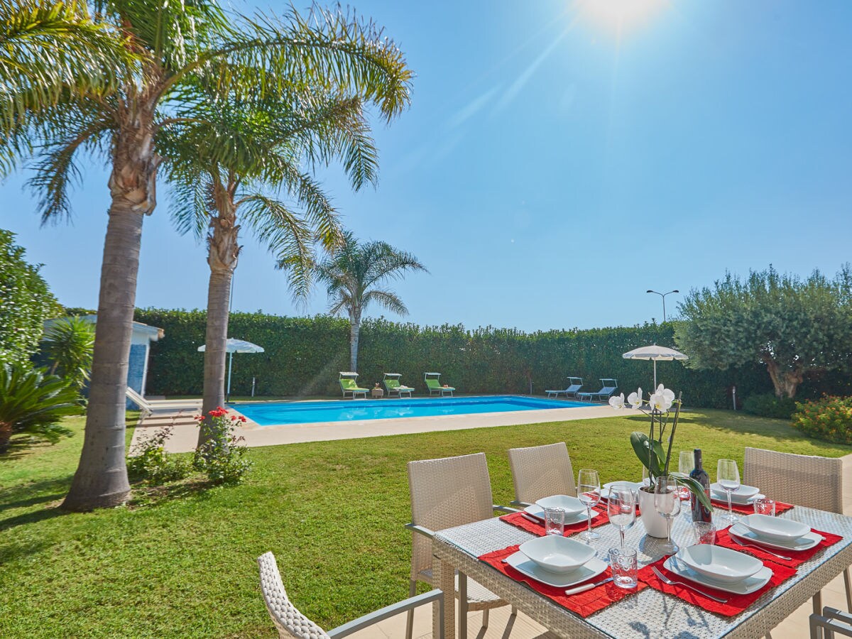 Villa Flora with pool and sea view - Outdoor photo 2