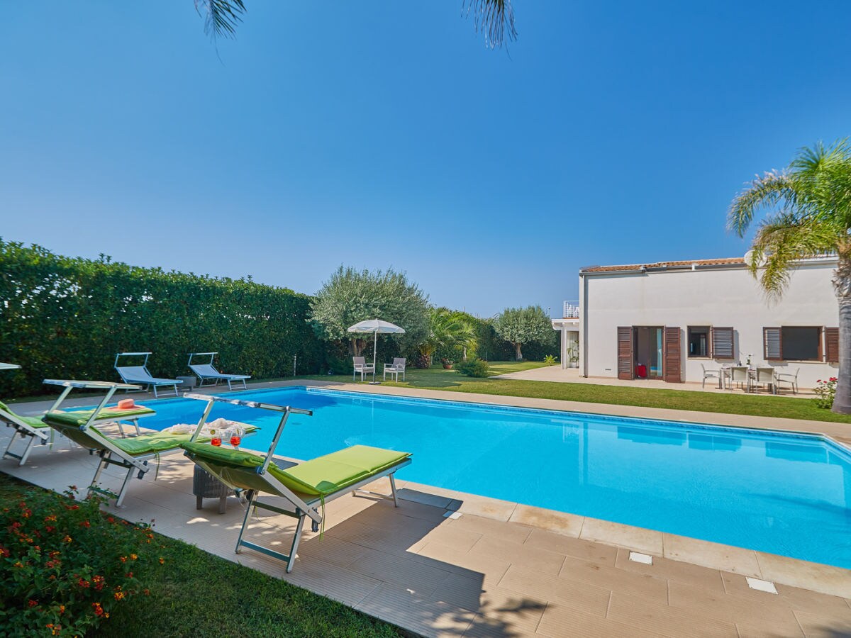 Villa Flora with pool and sea view - Outdoor photo 3