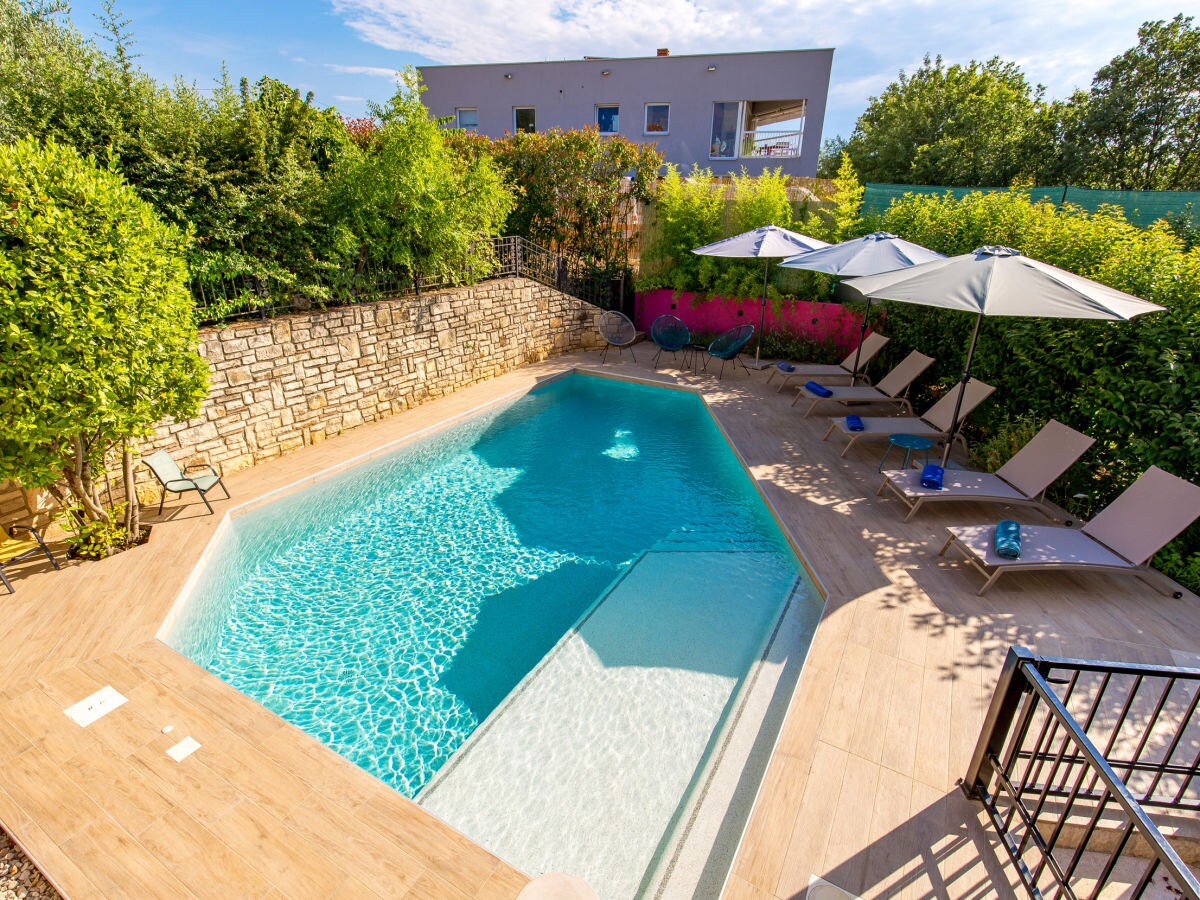 Holiday house Lidija with pool - Outdoor photo 2