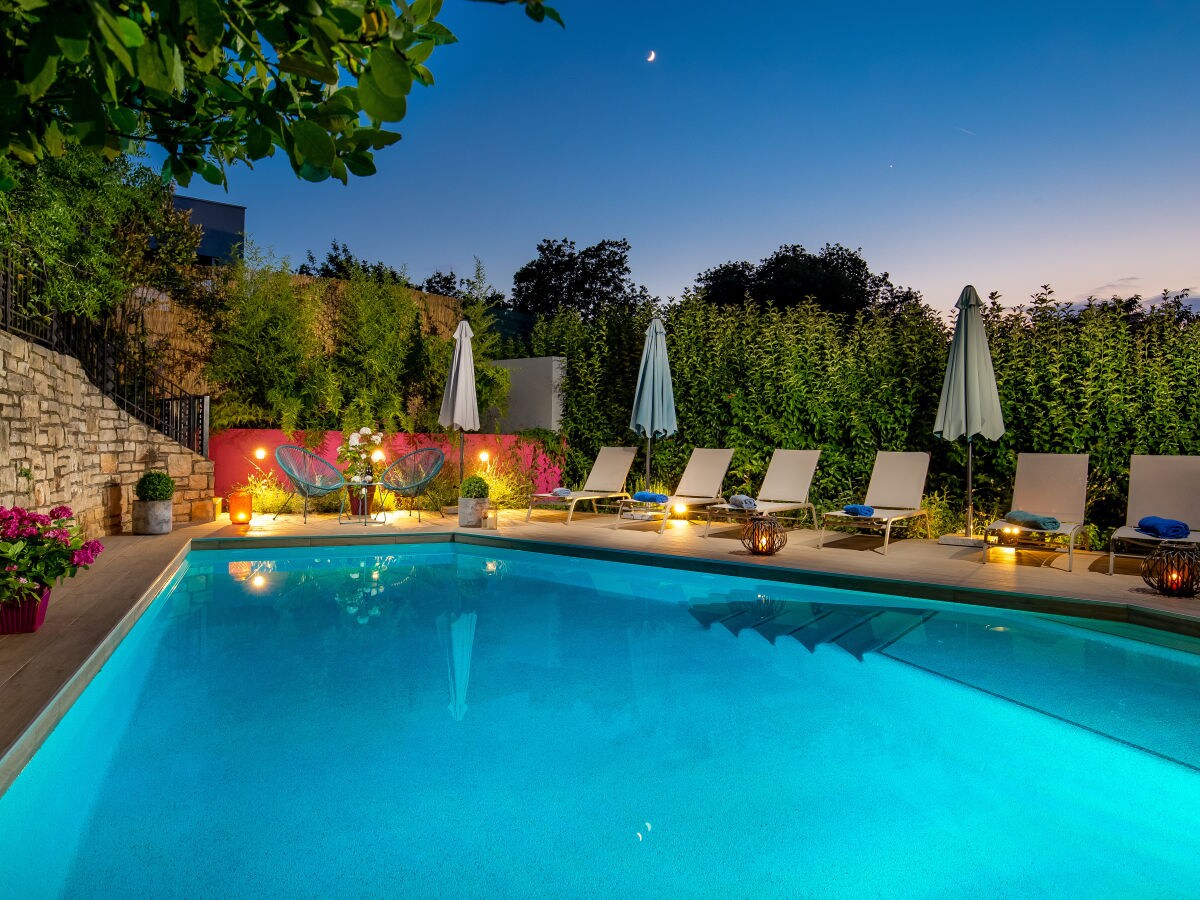 Holiday house Lidija with pool - Outdoor photo 3