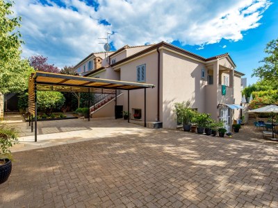 Holiday house Lidija with pool - Outdoor photo 9