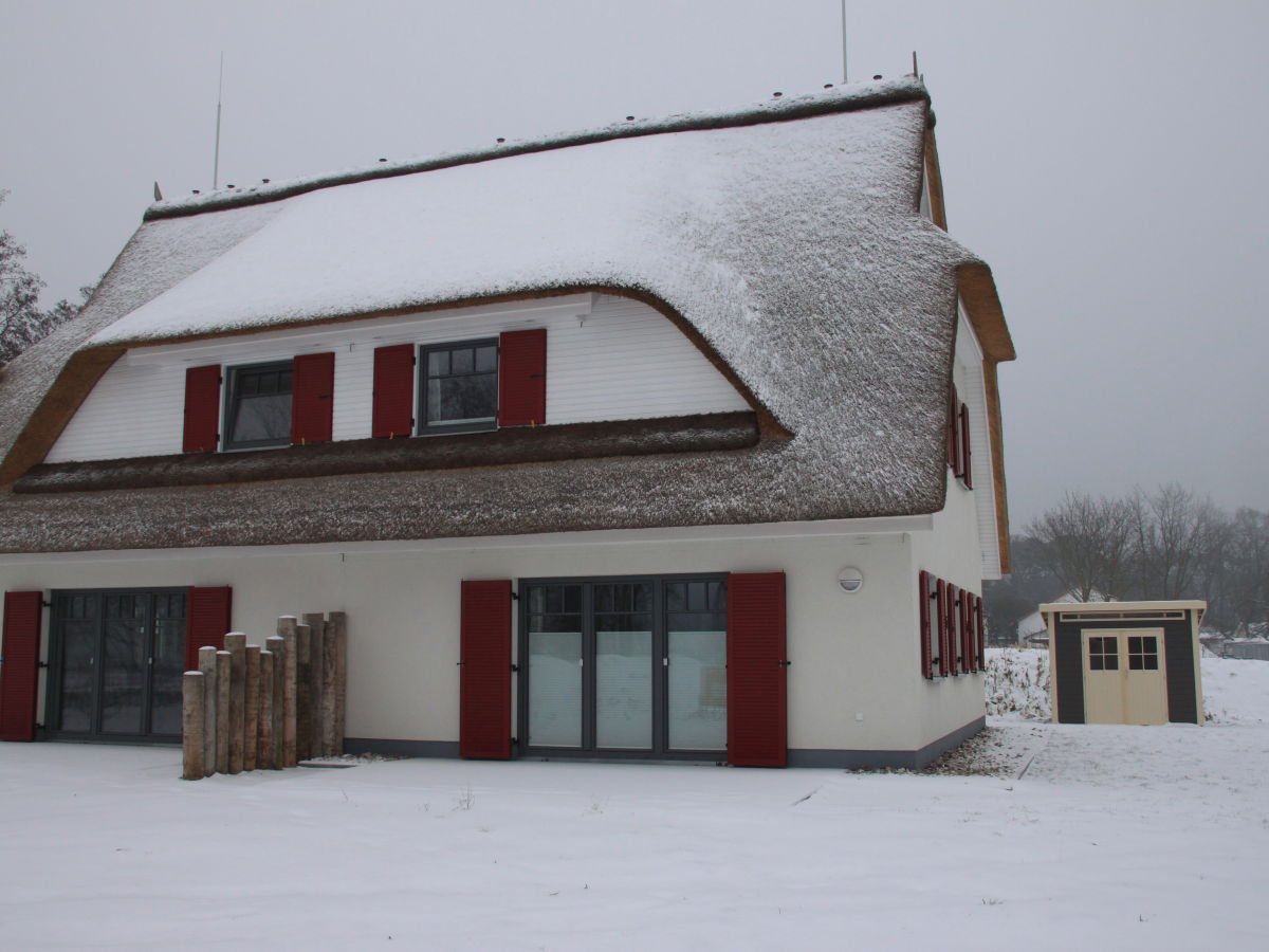 Holiday house "Ostseewelle" thatched house - Outdoor photo 4