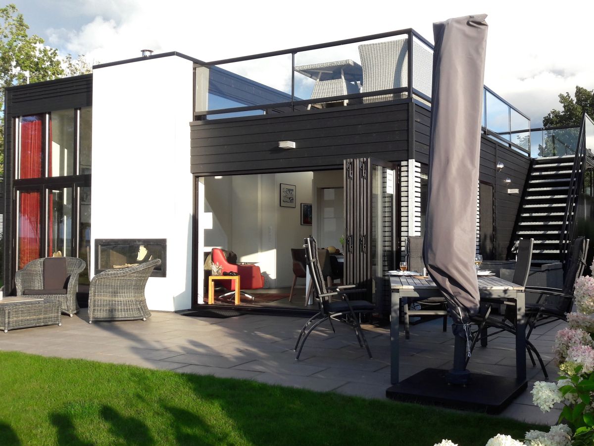 Holiday house Lakeside holiday home directly on the Veluwemeer - Outdoor photo 2