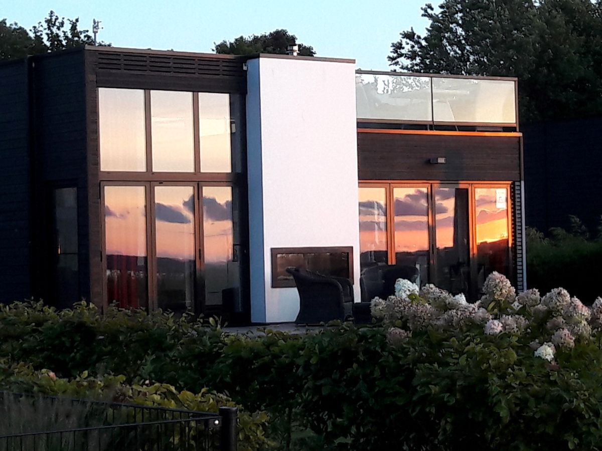 Holiday house Lakeside holiday home directly on the Veluwemeer - Outdoor photo 4