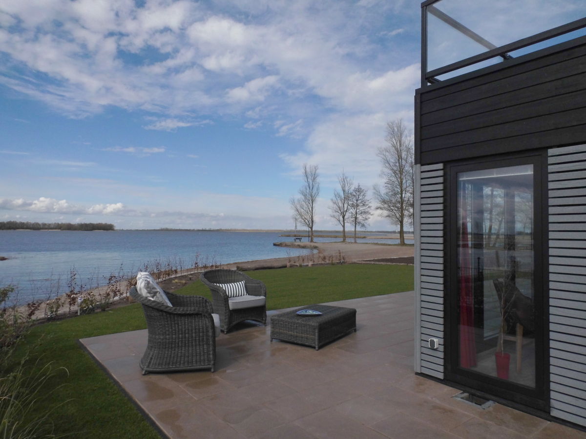 Holiday house Lakeside holiday home directly on the Veluwemeer - Outdoor photo 5