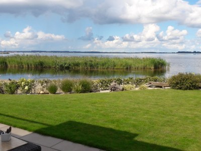Holiday house Lakeside holiday home directly on the Veluwemeer - Outdoor photo 11