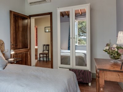 Holiday house Holiday house with private pool - Features photo 23