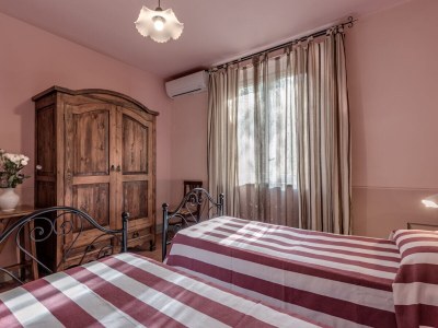 Holiday house Holiday house with private pool - Features photo 33