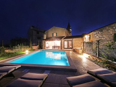 Villa Benvenuti with heated pool in Kaldir - Villa