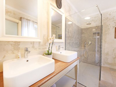 Villa Benvenuti with heated pool - Features photo 26