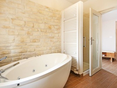 Villa Benvenuti with heated pool - Features photo 30