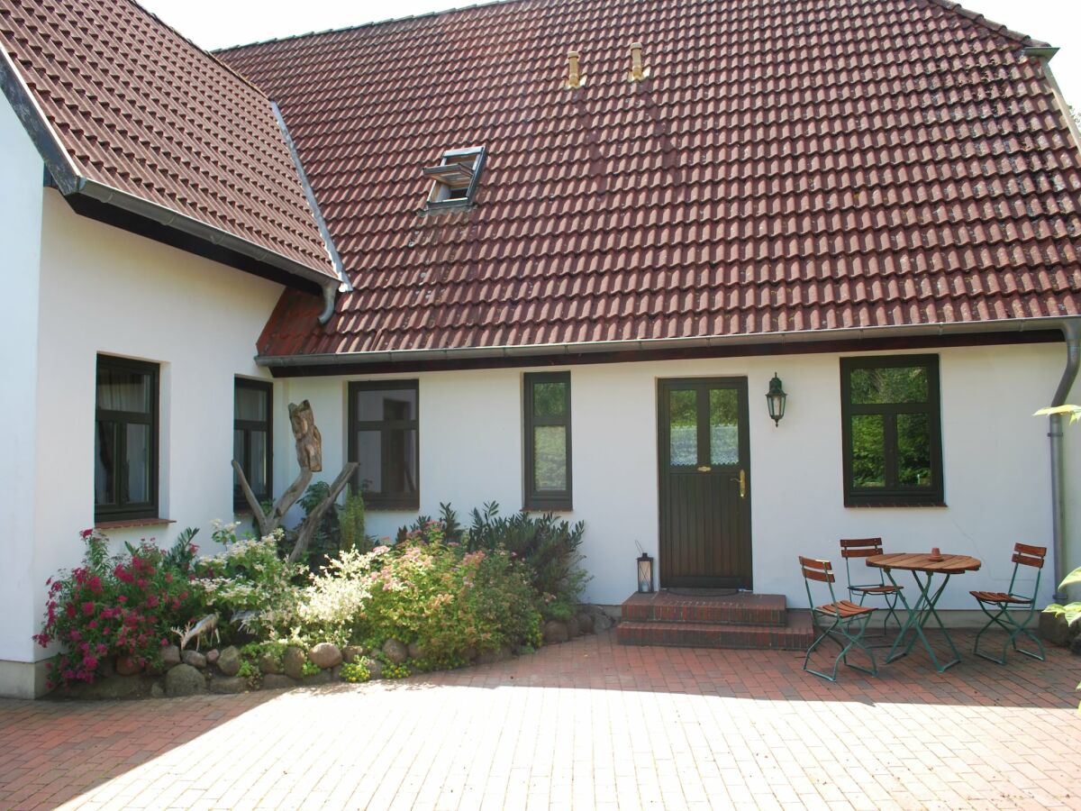 Apartment Geräumige Wohnung in Dargun mit Pool - Outdoor photo 3