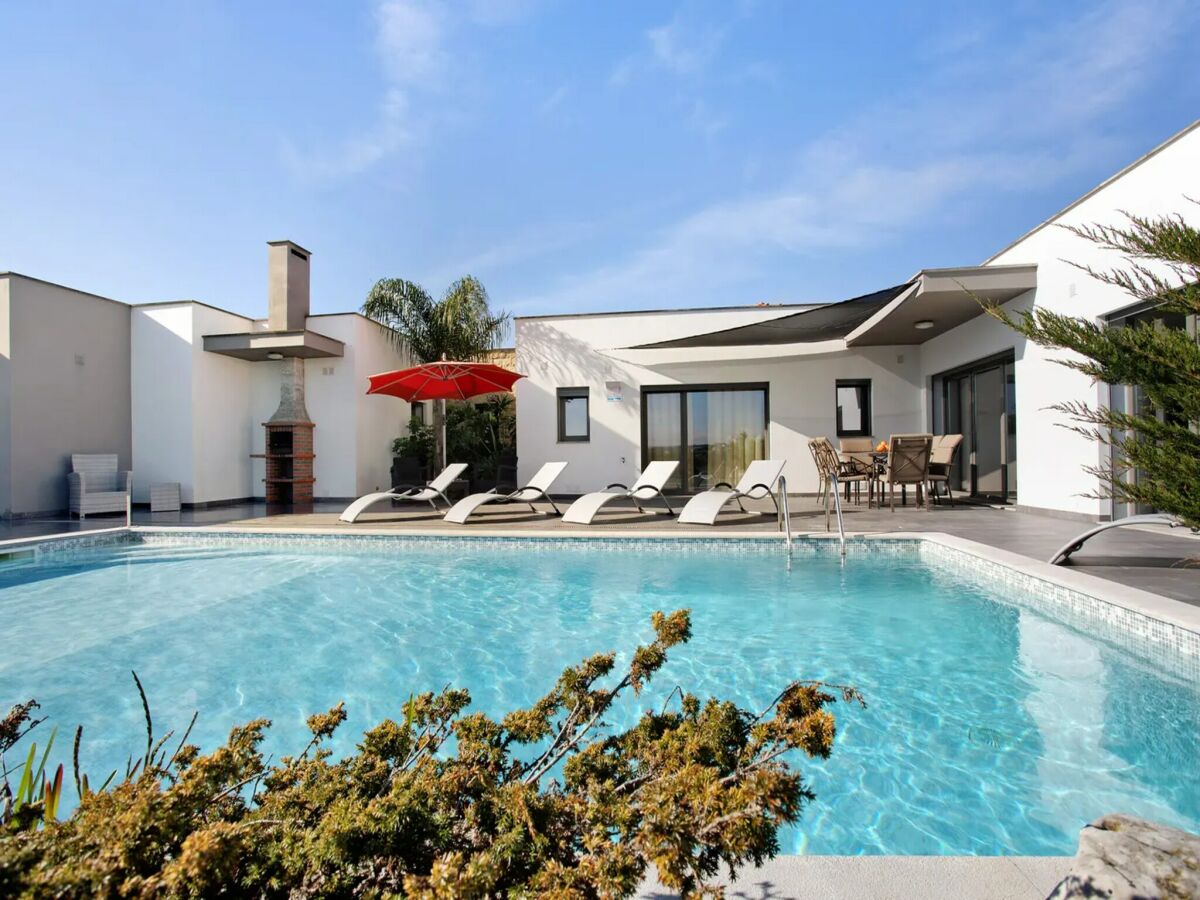 Villa Spacious Villa in Salir de Mato with Private Pool, Terrace - Outdoor photo 3