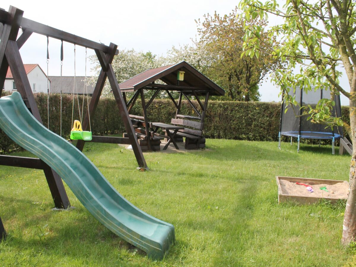 Apartment Geräumige Ferienwohnung mit Garten in Brusow - Outdoor photo 3