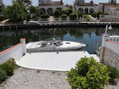 Holiday house with its own pool and boat dock - Outdoor photo 3