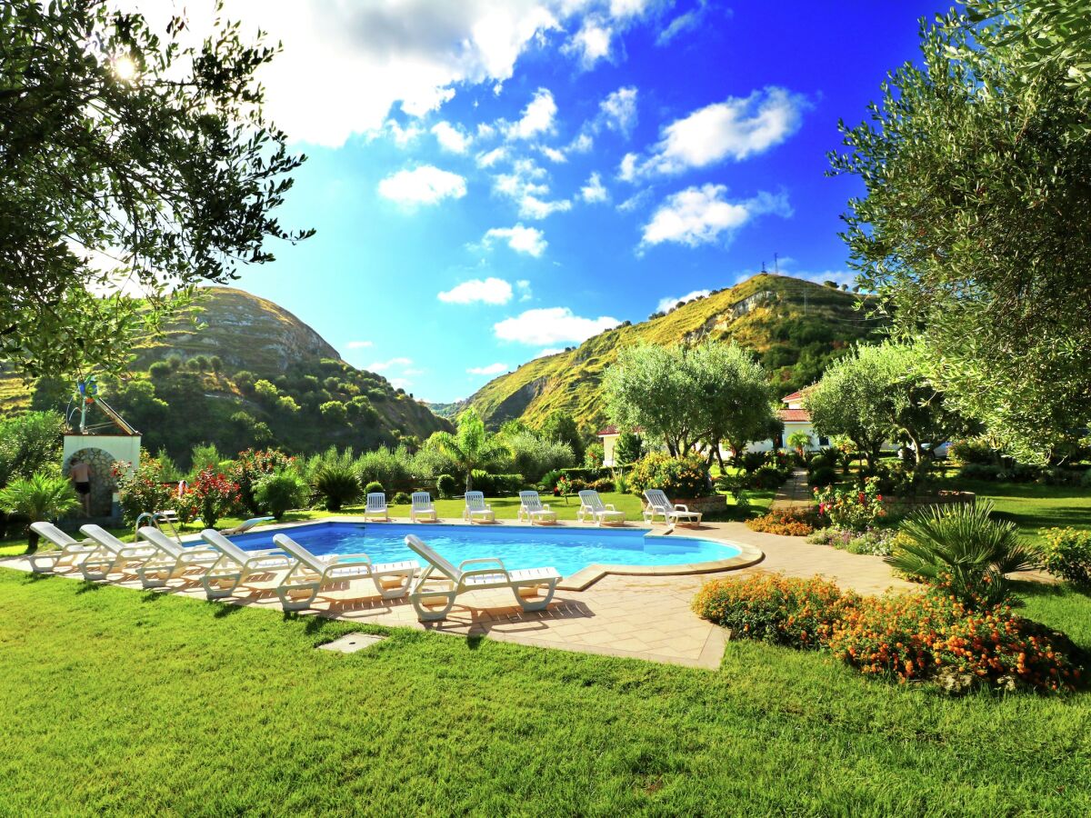 Apartment Apartment in Gasponi with Mountain Views - Outdoor photo 2