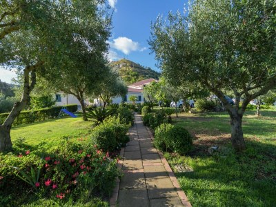Apartment Apartment in Gasponi with Mountain Views - Outdoor photo 11