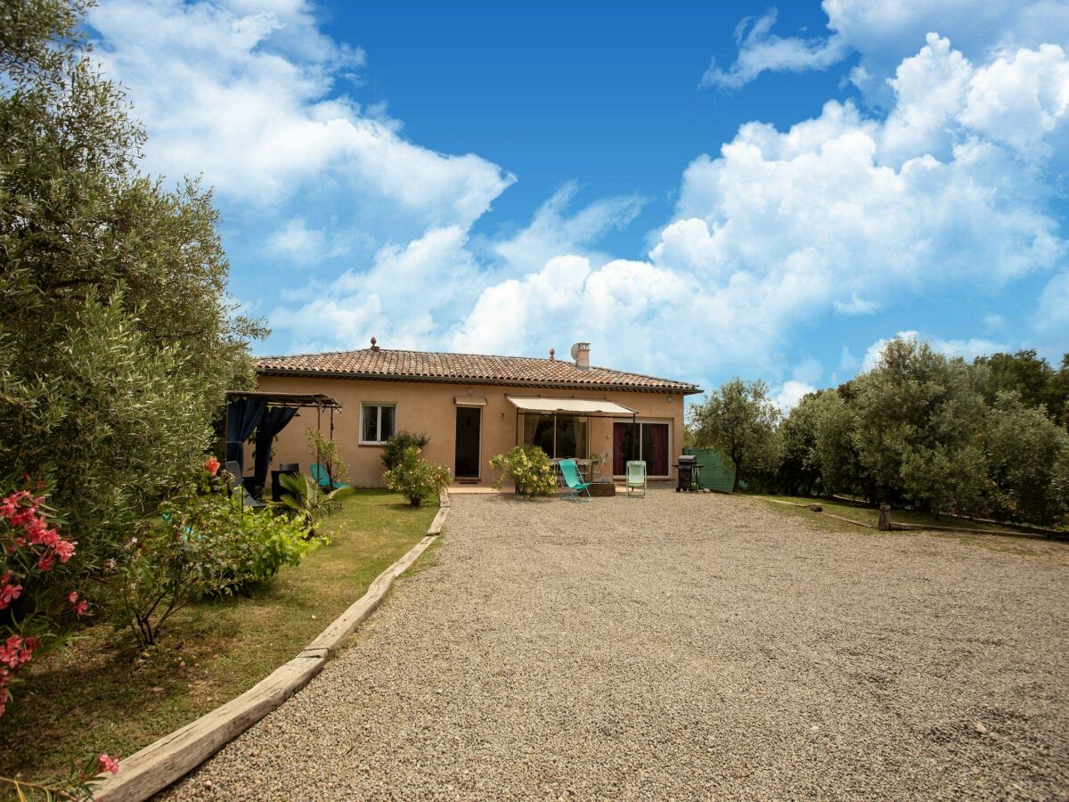 Villa Sensational holiday home with pool - Outdoor photo 3