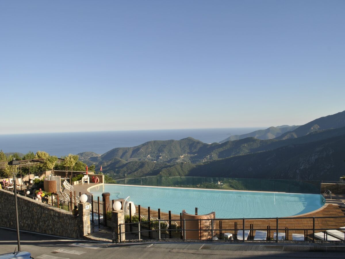 Apartment Air-conditioned with a pool, spa and fitness centre - Outdoor photo 5