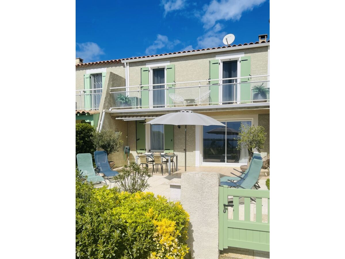 Holiday house La Baie du Levant 12 - Outdoor photo 2