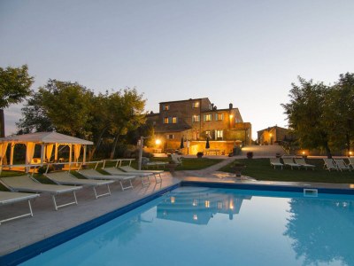 Holiday house Elegant holiday home with private pool (up to 25 people) in Cortona - Holiday house