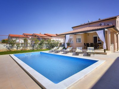 Villa Rudy in Valbandon - Villa