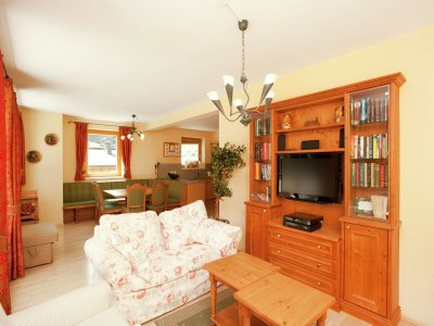 Chalet Chalet in Saalbach near Ski Lift - Features photo 15