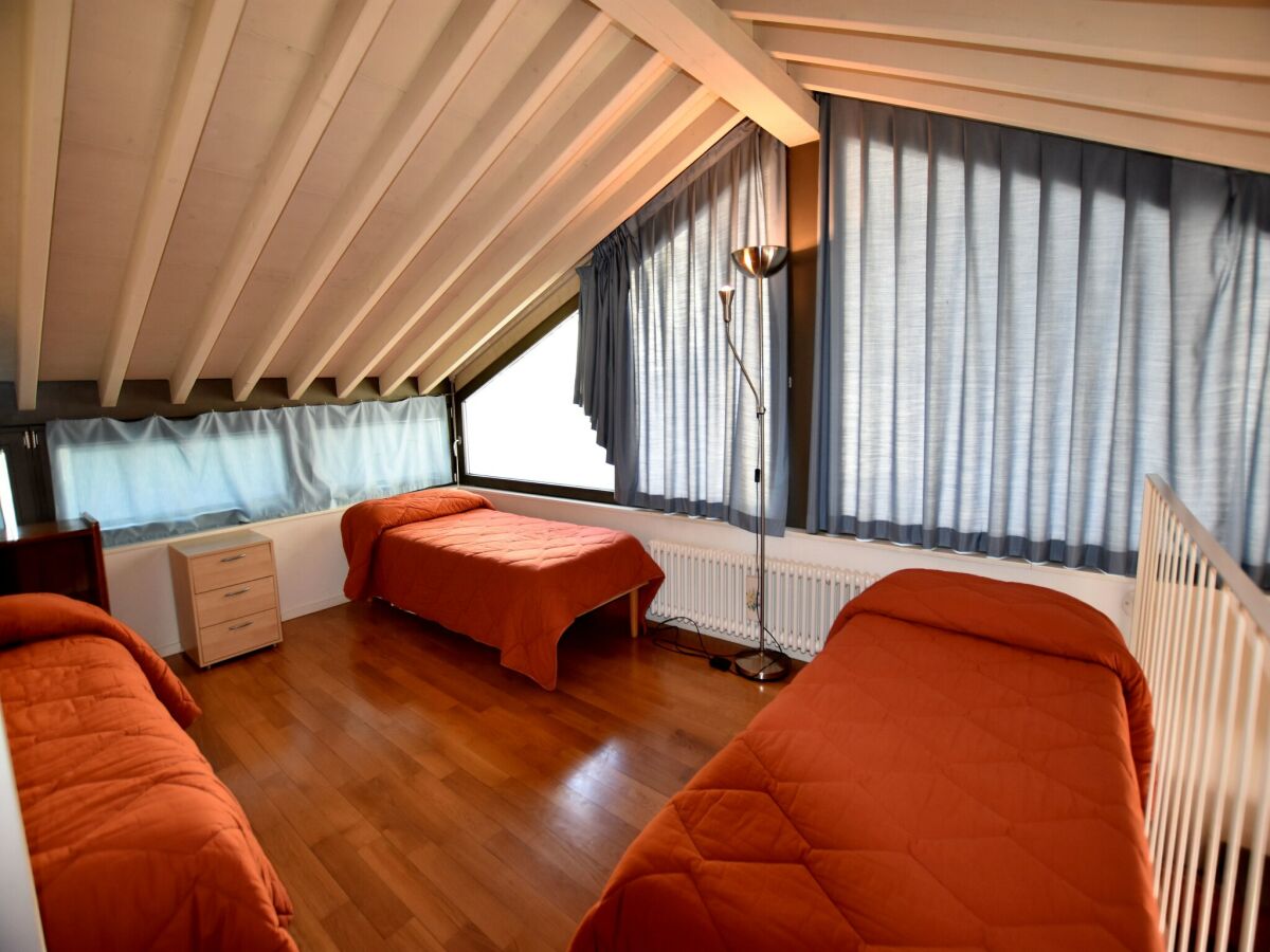 Apartment Apartment in Lovere with Lake Views - Features photo 5