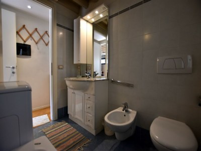 Apartment Apartment in Lovere with Lake Views - Features photo 6